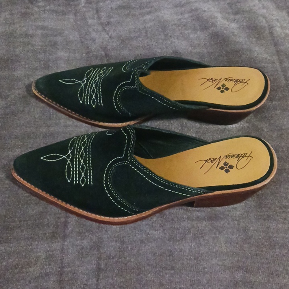 Patricia Nash Black Suede Pointed Toe Mules - Picture 2 of 2